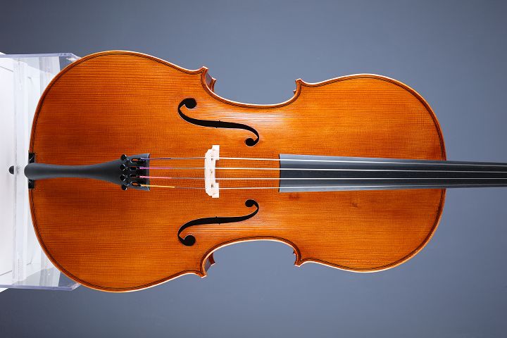 Leonhardt Rainer W. - Mittenwald Anno 2022 - "Der kleine Muc" 1/2 Cello- C-015k